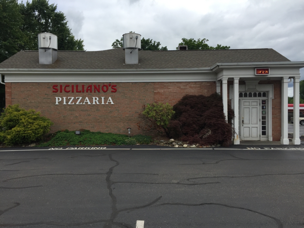 Siciliano’s Pizzaria outside of restaurant